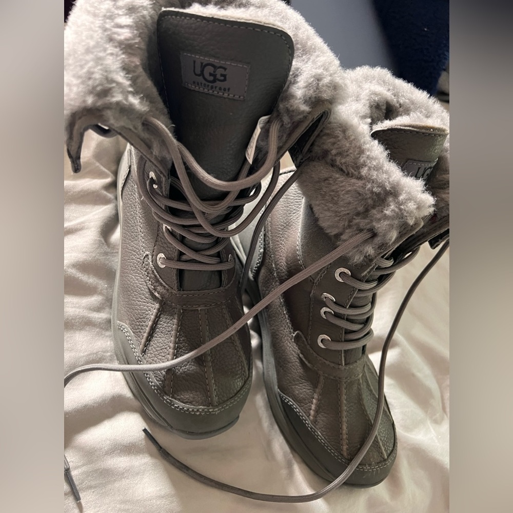 NWOT Ugg Winter Boots | Women's 9